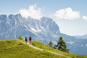 Bergstation Brandstadl op het Scheffauer bergplateau met uitzicht op de Wilder Kaiser in SkiWelt Wilder Kaiser Brixental in Kaiserwelt