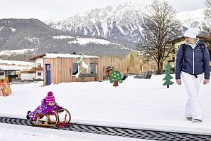 Hexenwiese Übungsgelände im Tal von SkiWelt Söll auf Zauberteppich mit Rodel