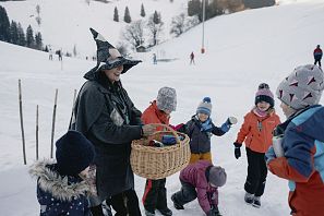 Kinder Geburtstag mit Thema Hexe im Winter Hexenwasser SkiWelt Söll