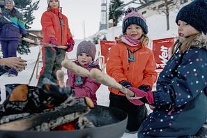 Urodziny dla dzieci z motywem czarownicy w zimie Hexenwasser SkiWelt Söll