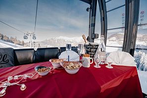 Romantic gondola ride in the evening with sparkling wine in SkiWelt Söll