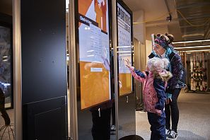 Self Checkin mit Touch Display für Skiverleih in Sporthaus Edinger Söll