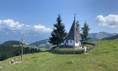 almwirtschaft-kapelle-kirche-an-kraftalm-an-kleiner-salve-in-skiwelt-wilder-kaiser-brixental-5