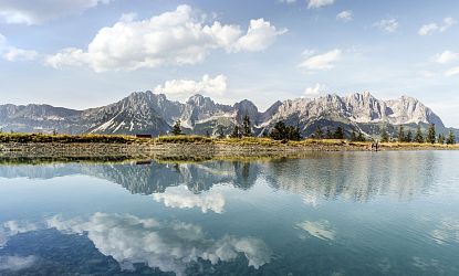 astberg-see-spiegelsee-am-berg-ausblick-wilder-kaiser-bergmassiv-going-panoramablick-im-somer-in-skiwelt-wilder-kaiser-brixental-5