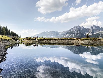 astbergsee-going-bergplateau-spiegelsee-mit-blick-zu-bergmassiv-wilder-kaiser-in-skiwelt-wilder-kaiser-brixental-2-5