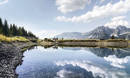 astbergsee-going-bergplateau-spiegelsee-mit-blick-zu-bergmassiv-wilder-kaiser-in-skiwelt-wilder-kaiser-brixental-2-6