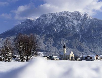 ebbs-im-inntal-bei-kufstein-ortszentrum-im-winter-4