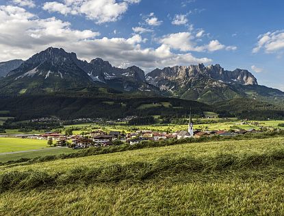 ellmau-am-wilden-kaiser-ortszentrum-im-sommer-15