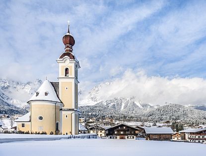 going-am-wilden-kaiser-ortszentrum-im-winter-37