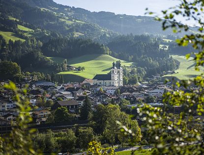 hopfgarten-im-brixental-ortszentrum-im-sommer-15