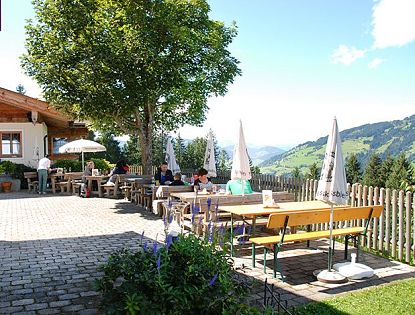 kandleralm-in-brixen-gasthof-in-skiwelt-wilder-kaiser-brixental-im-sommer-1-4