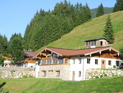 kandleralm-in-brixen-gasthof-in-skiwelt-wilder-kaiser-brixental-im-sommer-5