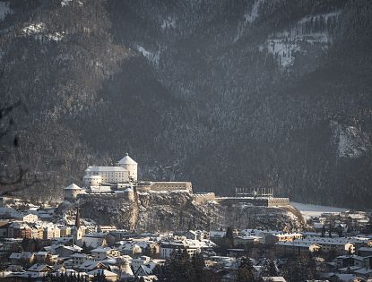 kufstein-im-inntal-in-tirol-festung-ortszentrum-im-winter-15