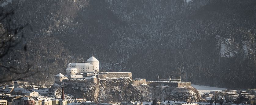 kufstein-im-inntal-in-tirol-festung-ortszentrum-im-winter-2