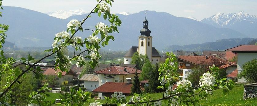 langkampfen-im-inntal-bei-kufstein-ortszentrum-im-sommer-2