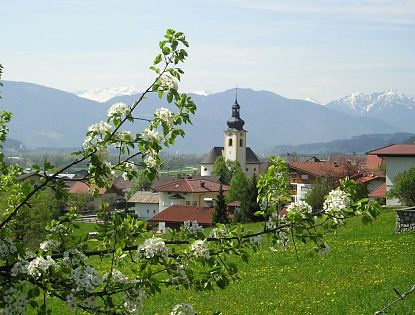 langkampfen-im-inntal-bei-kufstein-ortszentrum-im-sommer-4