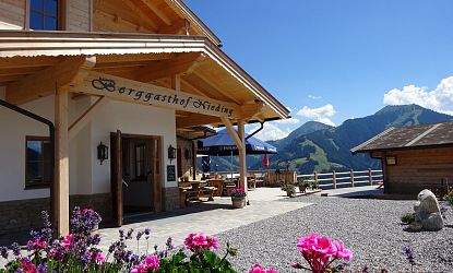 nieding-bergrestaurant-gasthof-in-hochbrixen-auf-sun-trail-in-skiwelt-wilder-kaiser-brixental-2-5