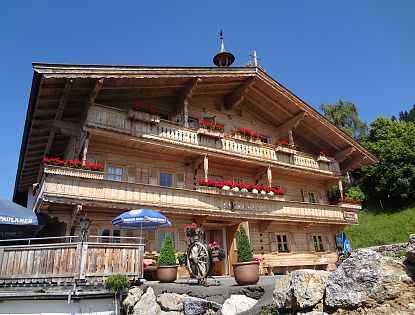 nieding-bergrestaurant-gasthof-in-hochbrixen-auf-sun-trail-in-skiwelt-wilder-kaiser-brixental-3-4