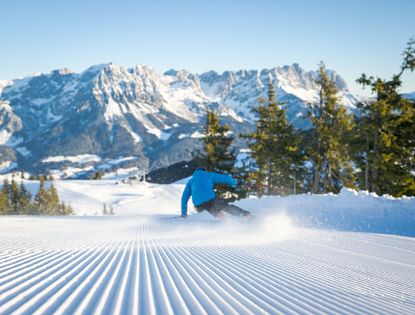 pistenverhaeltnisse-frisch-praeparierte-pisten-mit-blick-zum-wilden-kaiser-in-skiwelt-wilder-kaiser-brixental-4