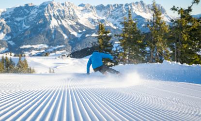 pistenverhaeltnisse-frisch-praeparierte-pisten-mit-blick-zum-wilden-kaiser-in-skiwelt-wilder-kaiser-brixental-5