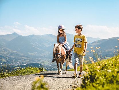 pony-alm-astberg-ponyreiten-am-berg-im-sommer-in-skiwelt-wilder-kaiser-brixental-15