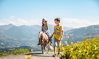 pony-alm-astberg-ponyreiten-am-berg-im-sommer-in-skiwelt-wilder-kaiser-brixental-5