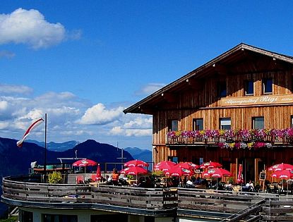 rigi-berg-restaurant-alm-im-sommer-mit-ausblick-gipfel-rigi-in-skiwelt-wilder-kaiser-brixental-4