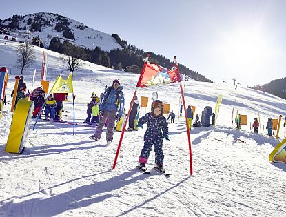 skiwelt-wilder-kaiser-brixental-bunt-winter-skischule-hexenkinderland-kinder-4