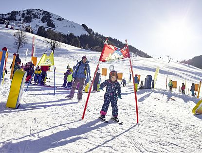 skiwelt-wilder-kaiser-brixental-bunt-winter-skischule-hexenkinderland-kinder-40