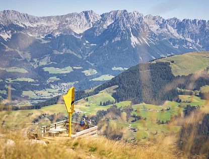 windharfe-am-sonnenuhrenweg-auf-hoher-salve-in-hopfgarten-soell-in-skiwelt-wilder-kaiser-brixental-im-sommer-4