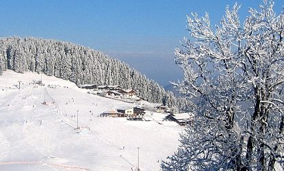 winterwanderung-zum-gasthof-salvenmoos-in-hochsoell-am-salvenmooser-kogl-in-skiwelt-beim-hexenwasser-5